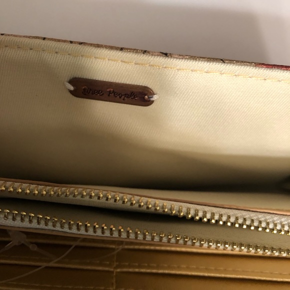 NWOT Free People ‘Heart of Gold’ floral wallet. - Picture 6 of 6